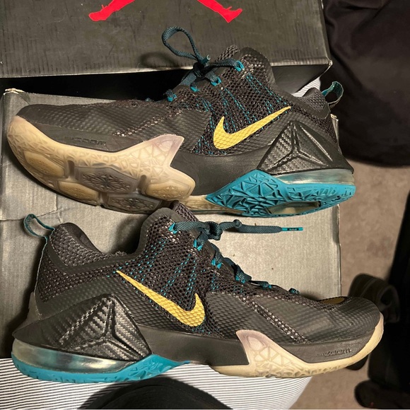 Nike Lebron 12 Low Carbon Fiber - NWOT- size 10 DS - no box - Picture 5 of 7